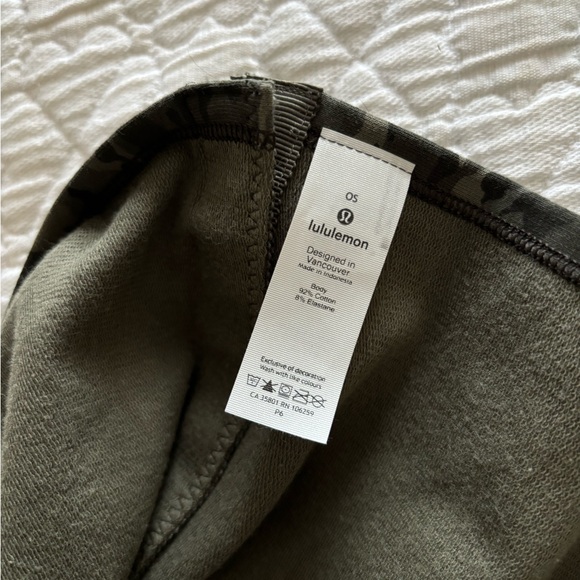 Lululemon Vinyasa Scarf Evergreen Camo Green One Size Wrap Versatile Stretch - Picture 7 of 9